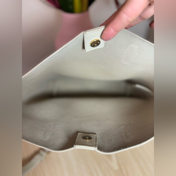 YSL•Tall Shopping Tote•Smooth Leather Vintage White•Crossbody Messenger•FLAWLESS - Picture 13 of 16